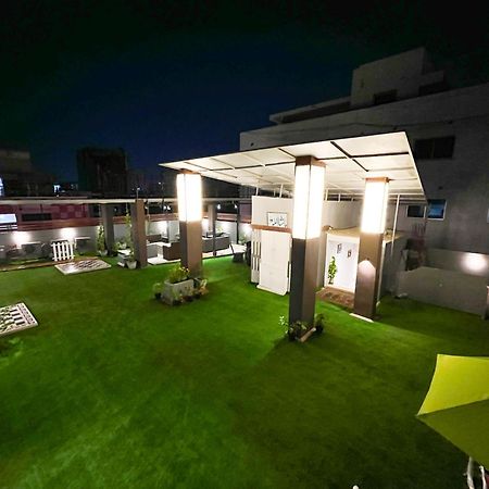 Hotel Crown Inn Karachi Buitenkant foto