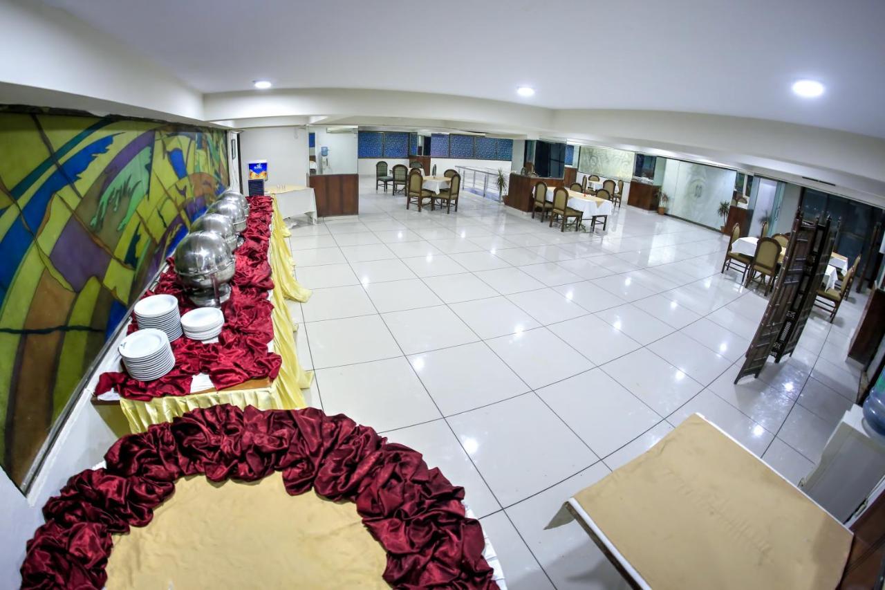 Hotel Crown Inn Karachi Buitenkant foto