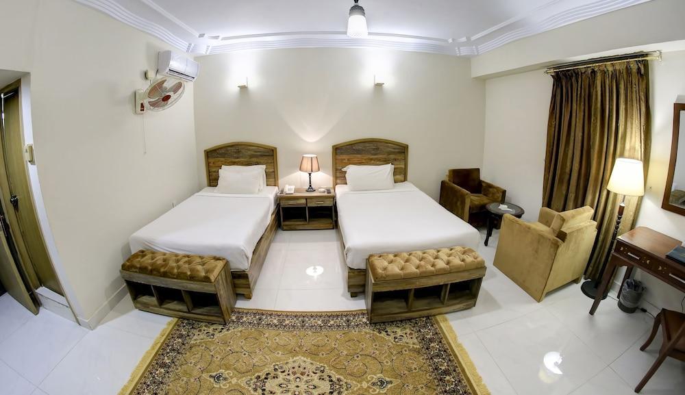 Hotel Crown Inn Karachi Buitenkant foto