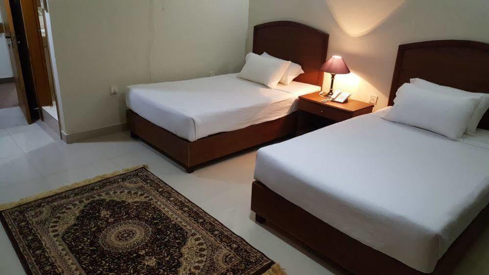 Hotel Crown Inn Karachi Buitenkant foto