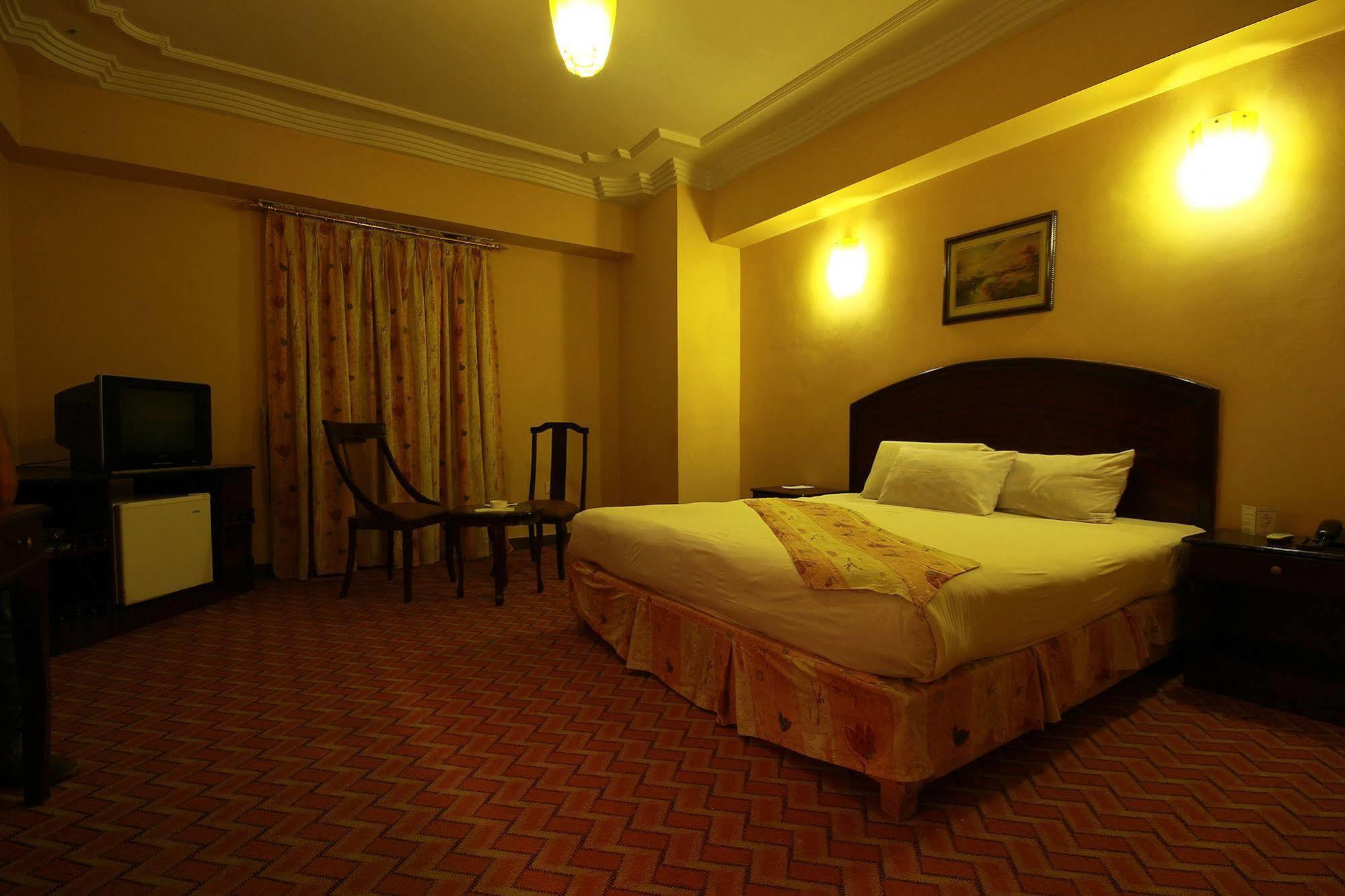 Hotel Crown Inn Karachi Buitenkant foto