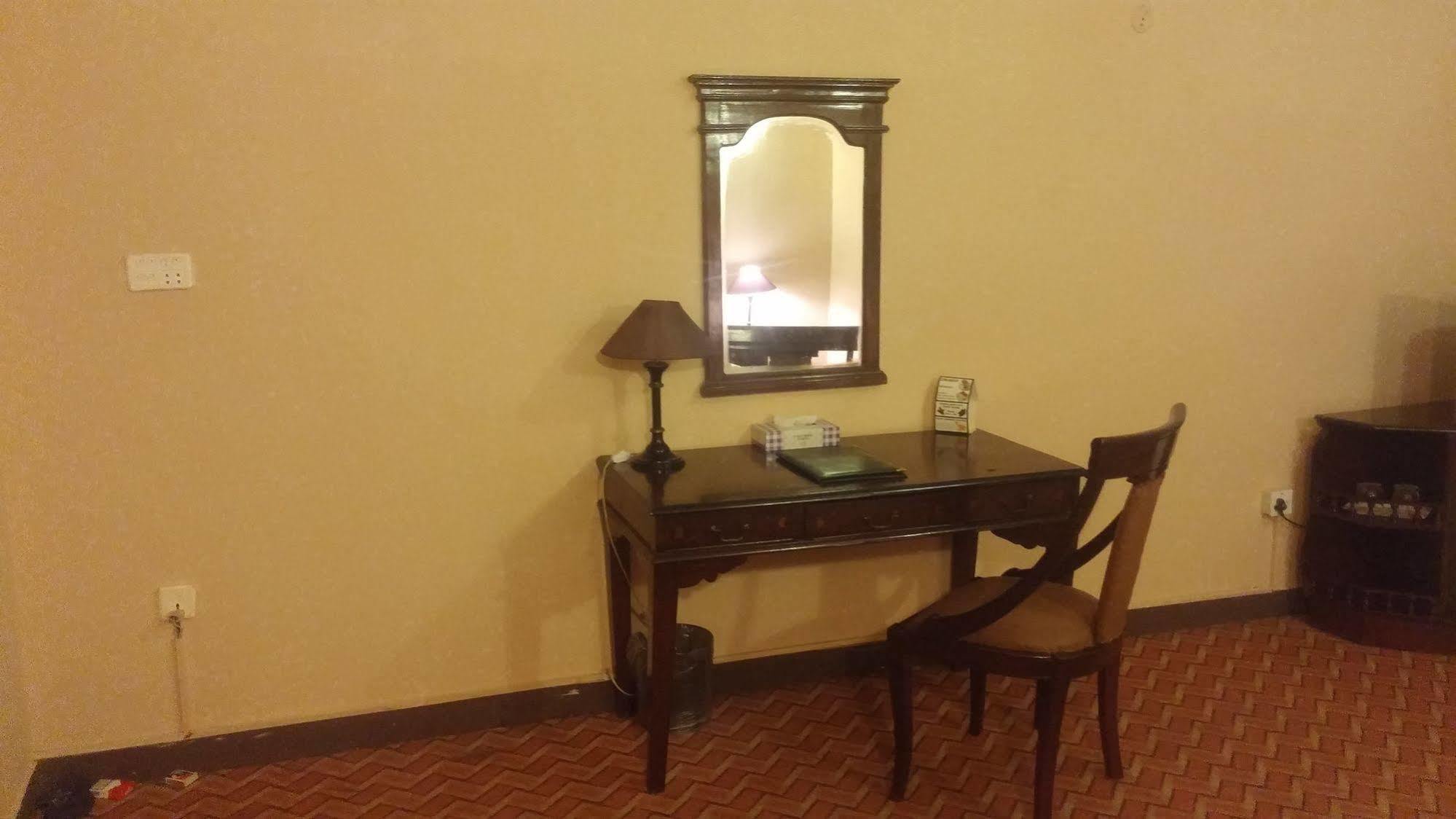 Hotel Crown Inn Karachi Buitenkant foto